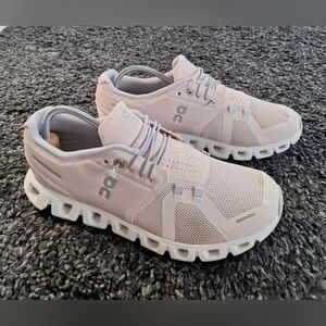 ON RUNNING WOMEN Cloud 5 Running Sneakers Shell White Light Pink Size 9.5